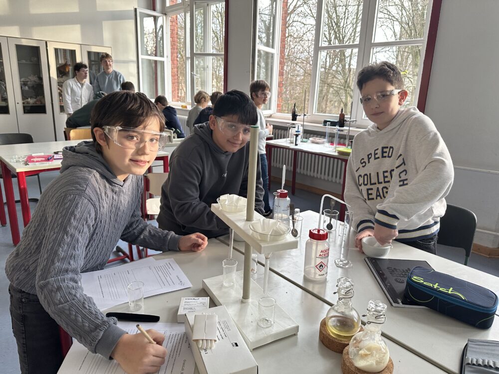 Schüler*innen experimentieren mit dem GreenLab Osnabrück