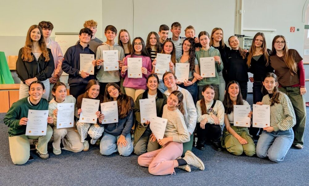 Erasmus+ - Gruppe mit ihren Zertifikaten